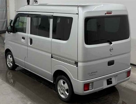 NISSAN CLIPPER